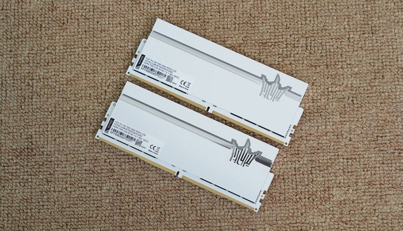 离平民玩家更近一步，影驰 RTX 5060 Ti 圣刃首发评测