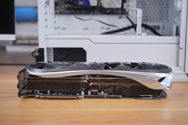 性能强悍，价格内卷-索泰RTX 4080 AMP EXTREME AIRO表现不错。