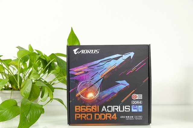 性能直逼两万多元的MacBook Pro，打造可以横着走的“小钢炮”