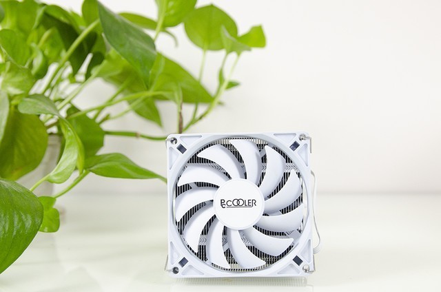 性能直逼两万多元的MacBook Pro，打造可以横着走的“小钢炮”