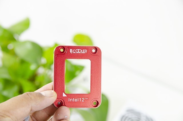 性能直逼两万多元的MacBook Pro，打造可以横着走的“小钢炮”