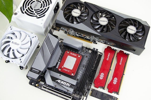 性能直逼两万多元的MacBook Pro，打造可以横着走的“小钢炮”