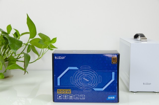 性能直逼两万多元的MacBook Pro，打造可以横着走的“小钢炮”