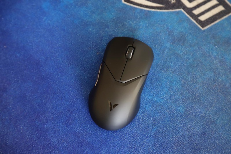 半价买“狗屁王”？雷柏VT9轻量化电竞游戏鼠标分享
