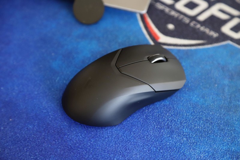半价买“狗屁王”？雷柏VT9轻量化电竞游戏鼠标分享