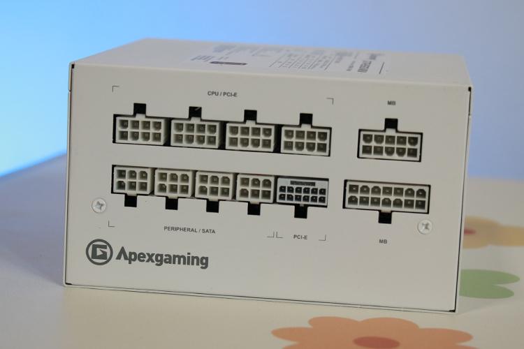 白色装机首选水冷~ROG飞龙2吹雪水冷散热、艾湃电竞GTR850MW电源