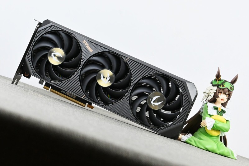索泰 RTX 5070 SOLID OC游戏显卡拆解评测：扎实用料+优秀散热