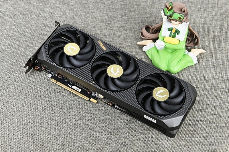 索泰 RTX 5070 SOLID OC游戏显卡拆解评测：扎实用料+优秀散热