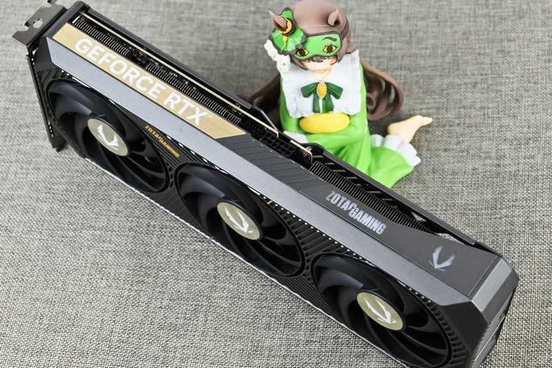 索泰 RTX 5070 SOLID OC游戏显卡拆解评测：扎实用料+优秀散热