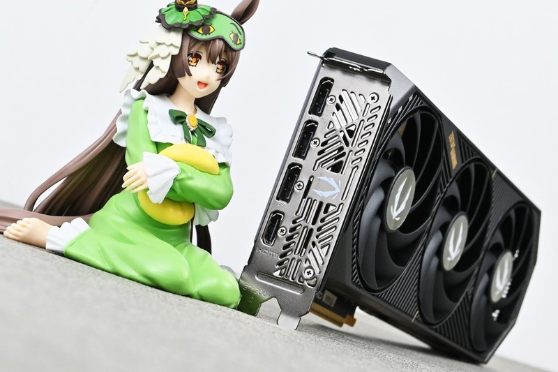 索泰 RTX 5070 SOLID OC游戏显卡拆解评测：扎实用料+优秀散热