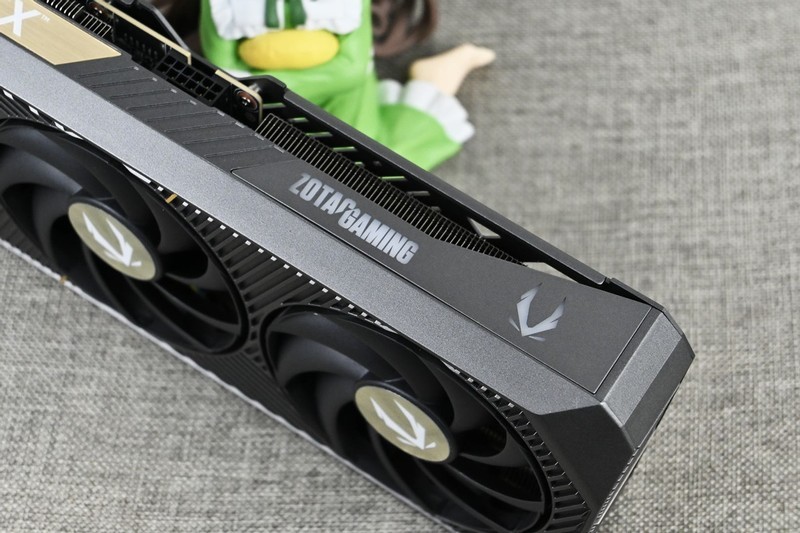 索泰 RTX 5070 SOLID OC游戏显卡拆解评测：扎实用料+优秀散热