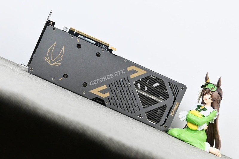 索泰 RTX 5070 SOLID OC游戏显卡拆解评测：扎实用料+优秀散热