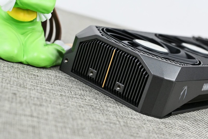 索泰 RTX 5070 SOLID OC游戏显卡拆解评测：扎实用料+优秀散热