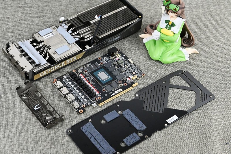 索泰 RTX 5070 SOLID OC游戏显卡拆解评测：扎实用料+优秀散热