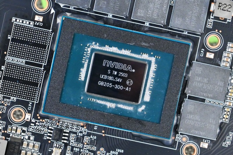 索泰 RTX 5070 SOLID OC游戏显卡拆解评测：扎实用料+优秀散热