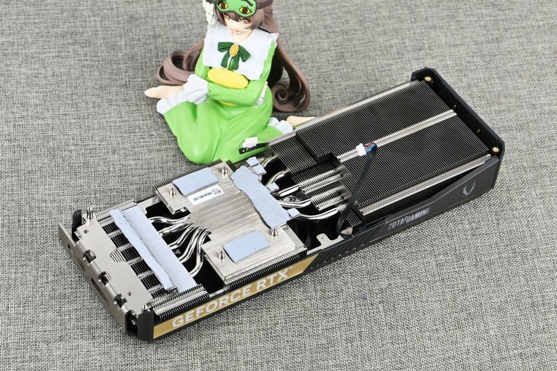 索泰 RTX 5070 SOLID OC游戏显卡拆解评测：扎实用料+优秀散热