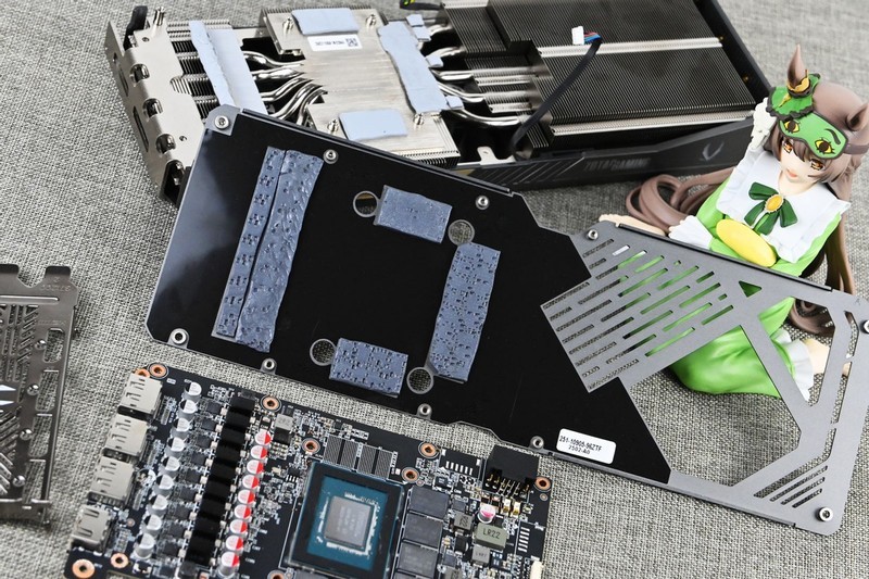 索泰 RTX 5070 SOLID OC游戏显卡拆解评测：扎实用料+优秀散热