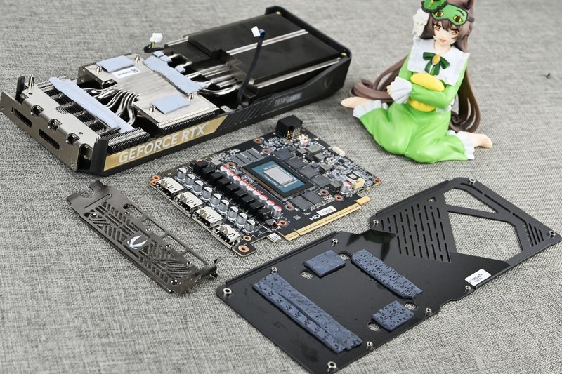 索泰 RTX 5070 SOLID OC游戏显卡拆解评测：扎实用料+优秀散热