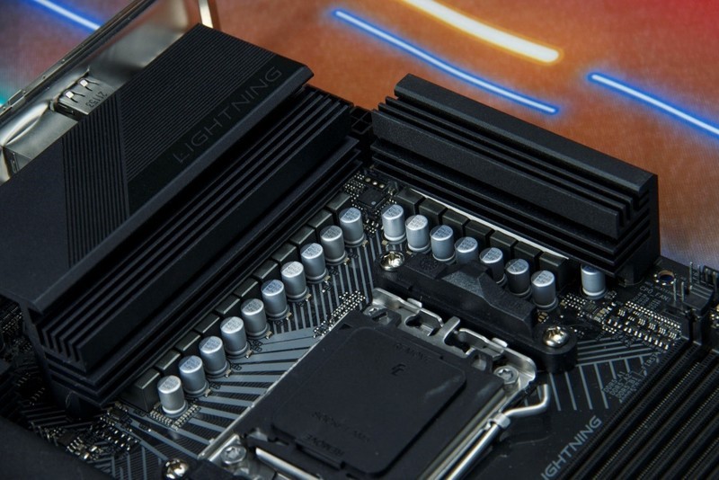 极具性价比，华擎X670E闪电风暴开箱测试