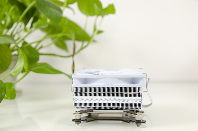 性能直逼两万多元的MacBook Pro，打造可以横着走的“小钢炮”