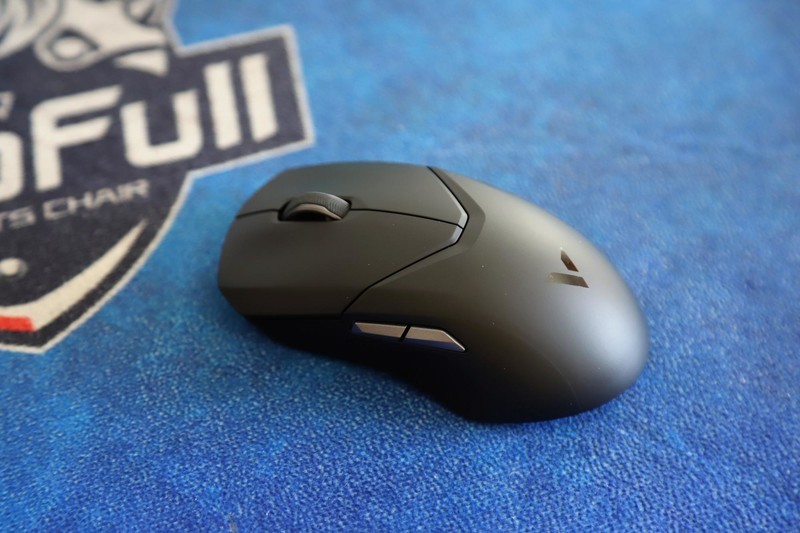 半价买“狗屁王”？雷柏VT9轻量化电竞游戏鼠标分享