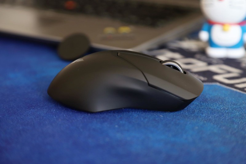 半价买“狗屁王”？雷柏VT9轻量化电竞游戏鼠标分享