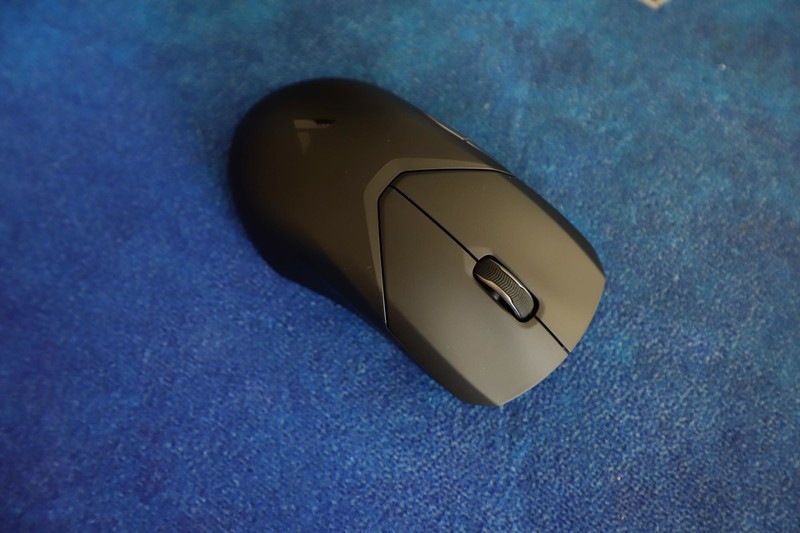 半价买“狗屁王”？雷柏VT9轻量化电竞游戏鼠标分享