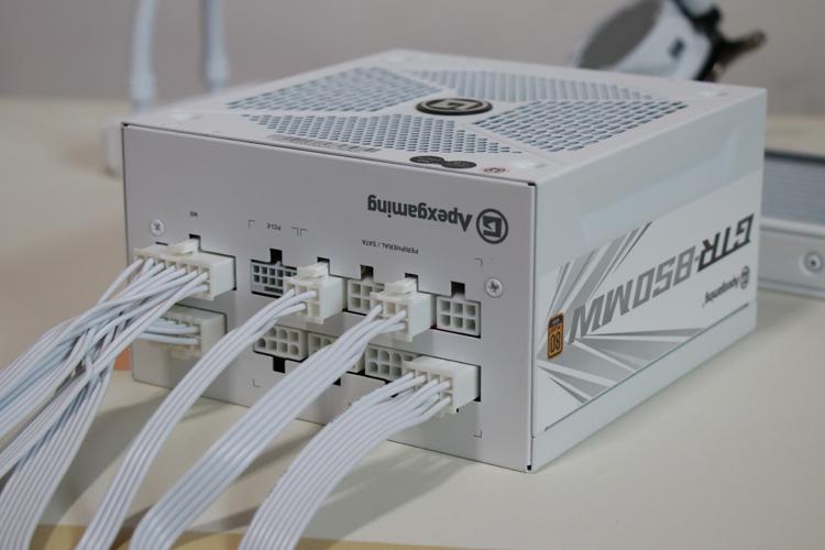 白色装机首选水冷~ROG飞龙2吹雪水冷散热、艾湃电竞GTR850MW电源