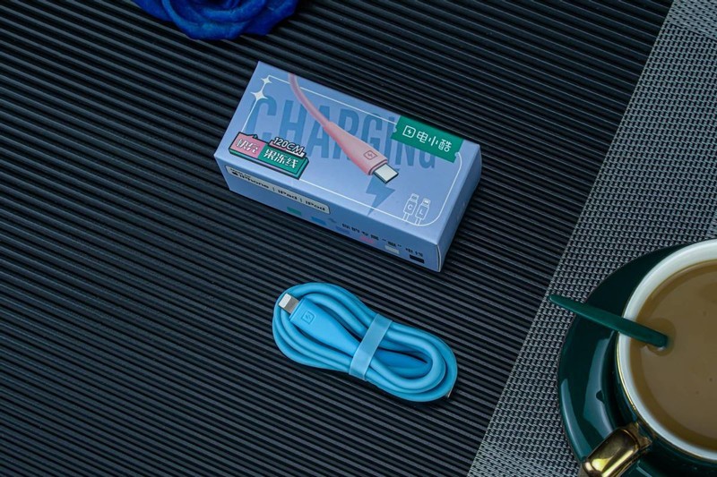 像个大号骰子，电小酷的这个充电器套装，好看又好用