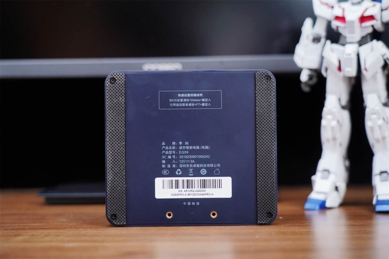 售价不足千元，可以完全替代老式电脑主机，这款迷你主机效果不错