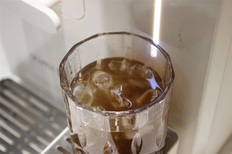 冰咖啡的快乐，从拥有宜米咖啡制冰饮水机开始