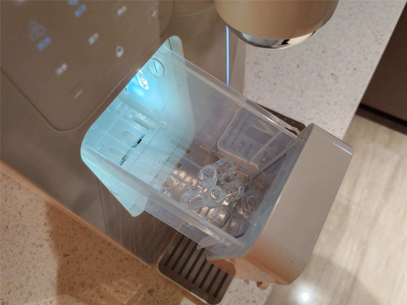 冰咖啡的快乐，从拥有宜米咖啡制冰饮水机开始