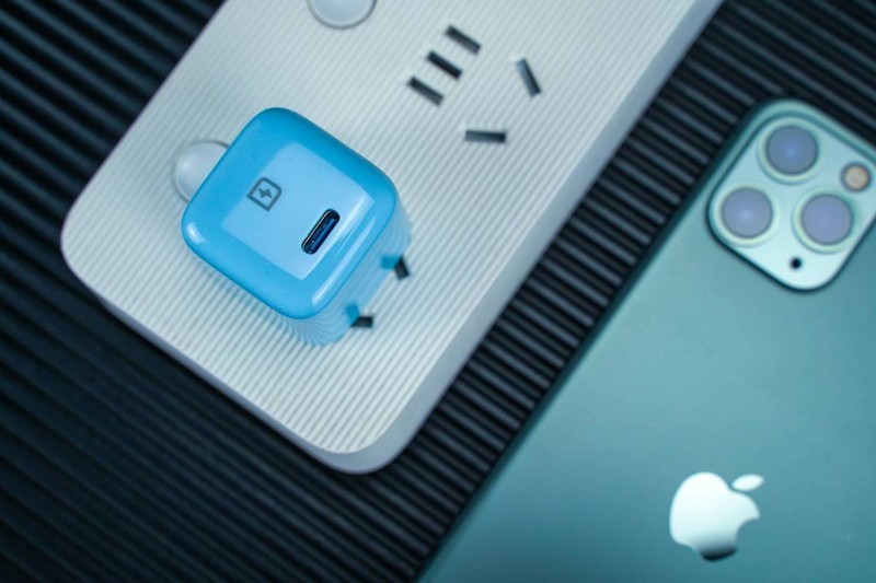 像个大号骰子，电小酷的这个充电器套装，好看又好用