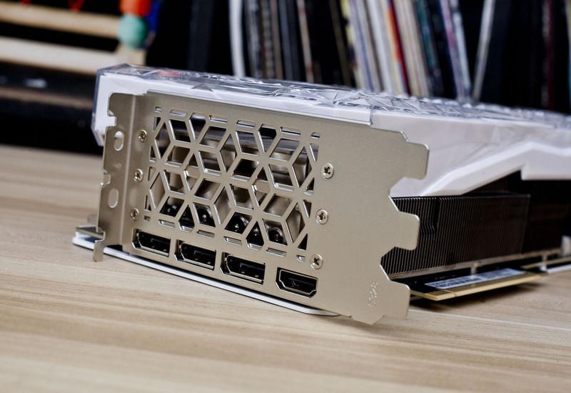 有史以来上最强256-bit显卡？来看影驰RTX 4080 16G星曜OC体验