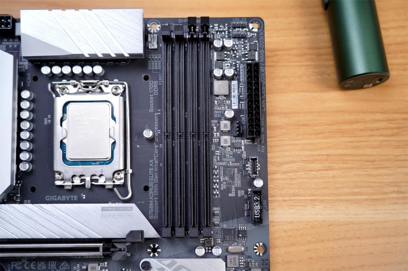 去淄博吃烧烤，还是更新自己的电脑，技嘉B760M小雕WIFI领衔走起