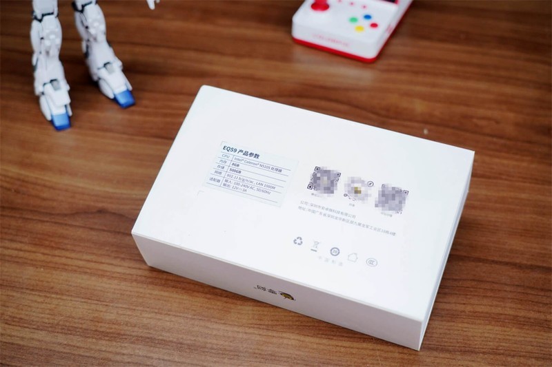 售价不足千元，可以完全替代老式电脑主机，这款迷你主机效果不错