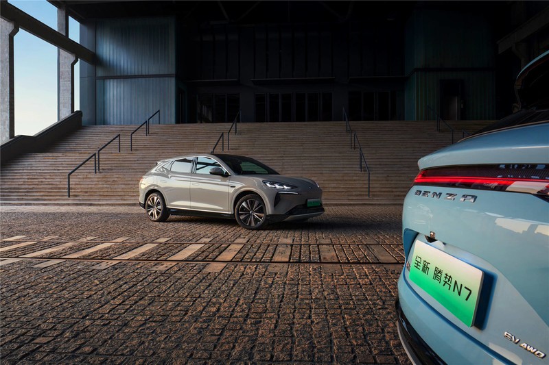 全新腾势N7上市即王炸，23.98万起，豪华纯电SUV价格战正式打响！