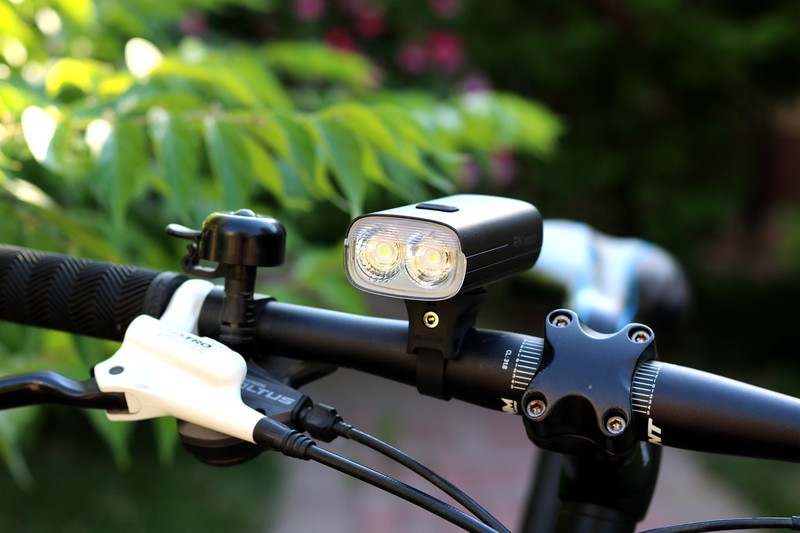 如何夜间安全骑行，迈极炫RN3000自行车灯，3000流明堪比汽车大灯
