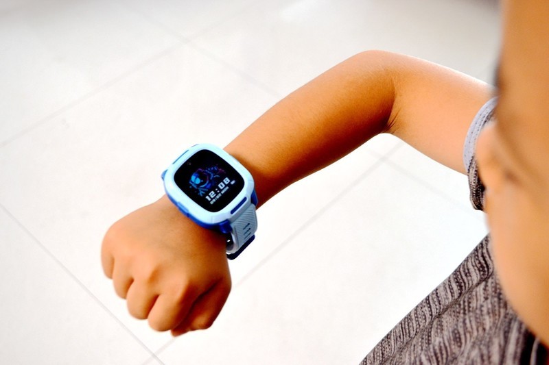 400元不到的米兔儿童手表，九重高精度定位，防水20米，还能打电话