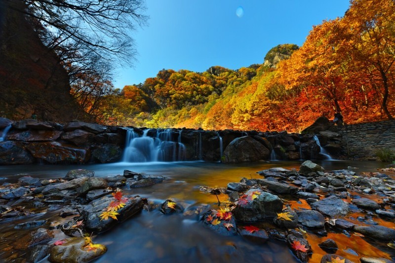 辽东秋摄——走进本溪老边沟大石湖