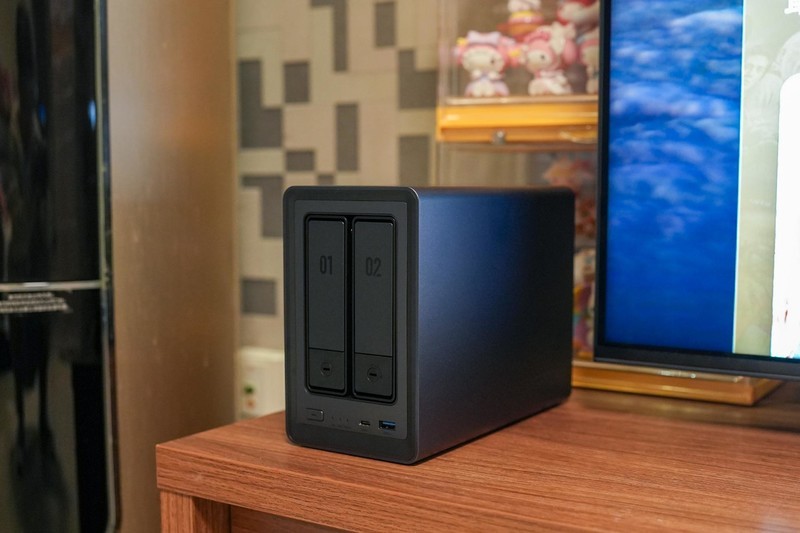 功能齐全，上手难度基本为0，一台绿联DXP2800满足全家人观影需求