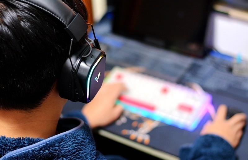 超低价格拥抱双音腔，多模连接游戏耳机雷柏VH850使用体验