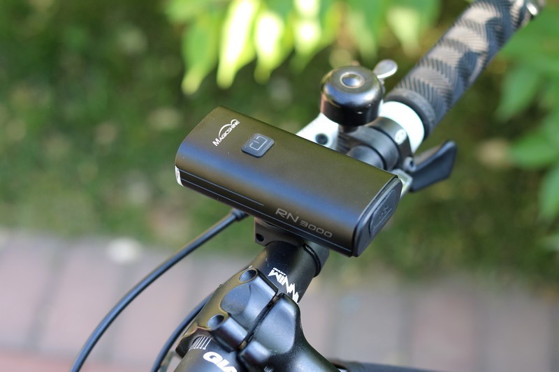 如何夜间安全骑行，迈极炫RN3000自行车灯，3000流明堪比汽车大灯