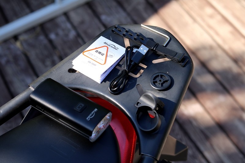 如何夜间安全骑行，迈极炫RN3000自行车灯，3000流明堪比汽车大灯