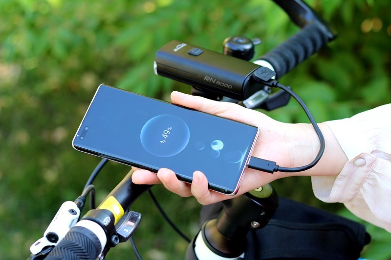 如何夜间安全骑行，迈极炫RN3000自行车灯，3000流明堪比汽车大灯