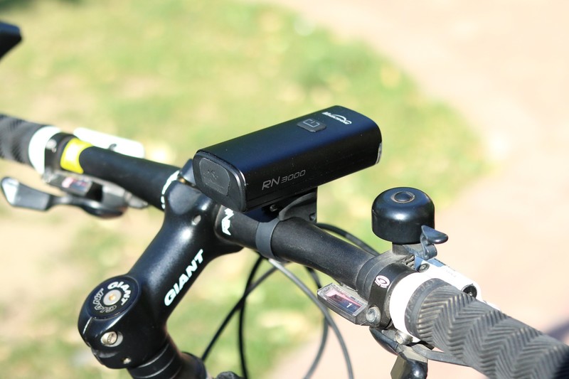 如何夜间安全骑行，迈极炫RN3000自行车灯，3000流明堪比汽车大灯