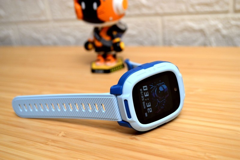 400元不到的米兔儿童手表，九重高精度定位，防水20米，还能打电话