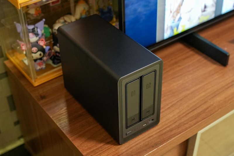 功能齐全，上手难度基本为0，一台绿联DXP2800满足全家人观影需求