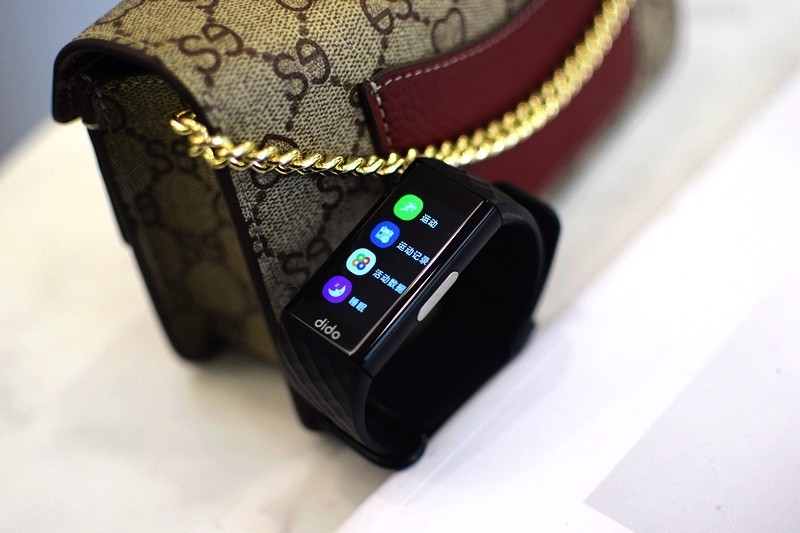 黑科技 手环 ChMkK2WAH3CIaBJ0AAE1AYHJ2SQAAYgywPOoSIAATUZ623.jpg