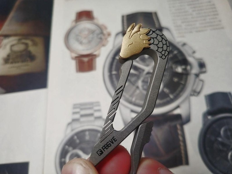 匠心雕琢的灵动守护：fegve 小白龙钥匙扣